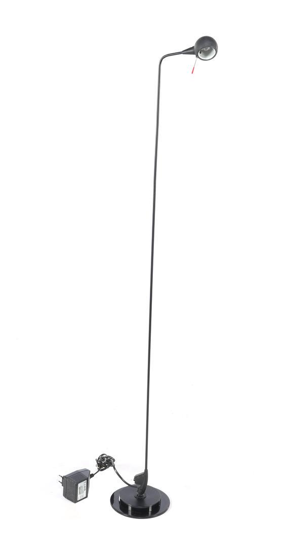 Artemide black metal floor lamp (1 of 1)