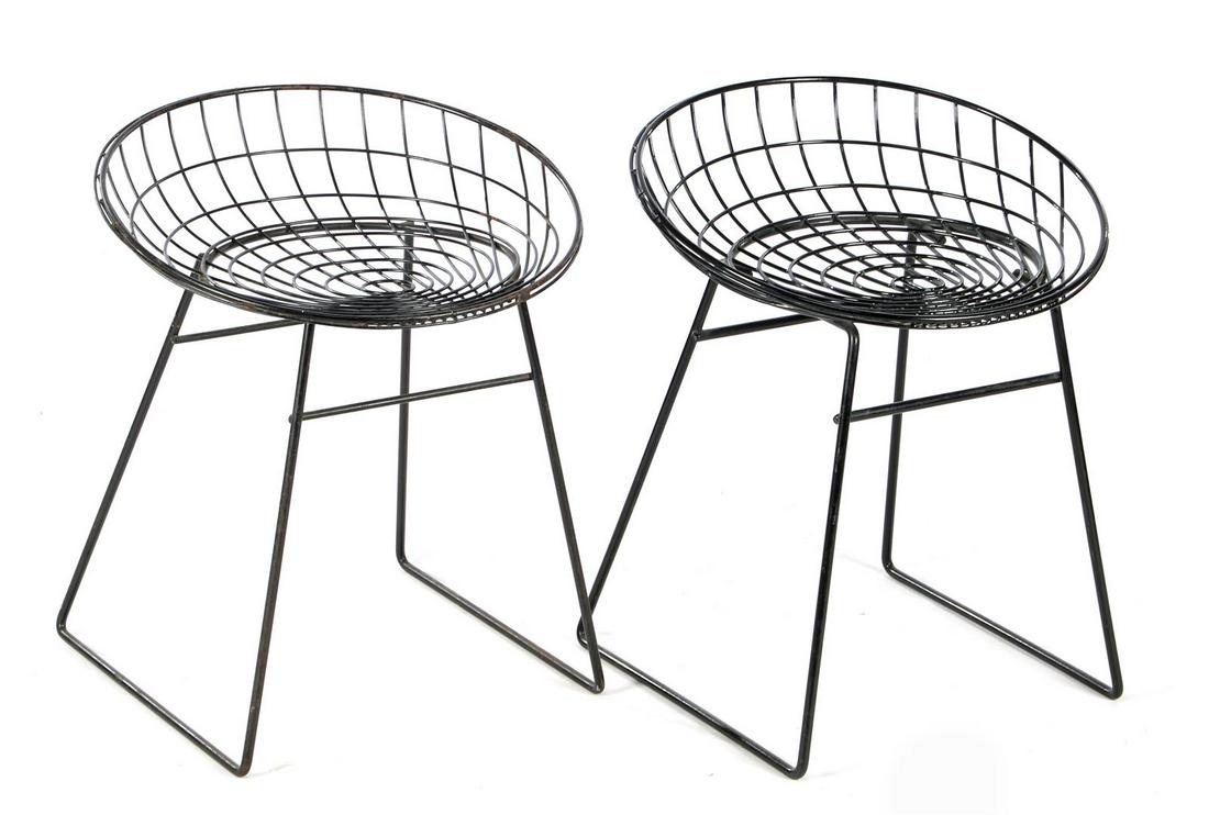 Cees Braakman (1917-1995) 2 blackened wire steel stools: Cees Braakman (1917-1995)2 blackened wire steel stools, design Cees Braakman and Adriaan Dekker for Pastoe with execution by Tomado, model KM05, Netherlands 1957 (1 with corrosion)