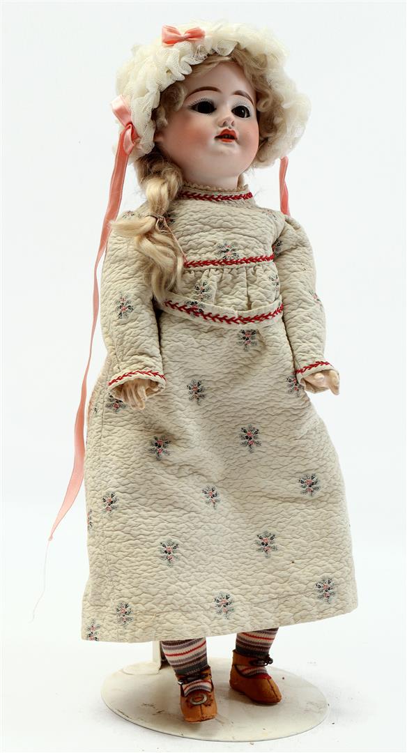 Porcelain doll (1 of 5)