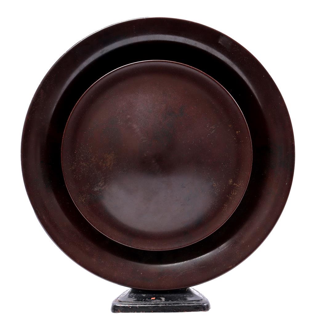 Louis Christiaan Kalff (1897-1976): Louis Christiaan Kalff (1897-1976)Bakelite loudspeaker on iron stand, design Luois Kalff for Philips, model Pannekoek, Netherlands mid 20th century, 42.5 cm high, 40 cm diameter