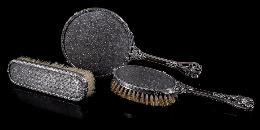 Metal toilet set (1 of 1)