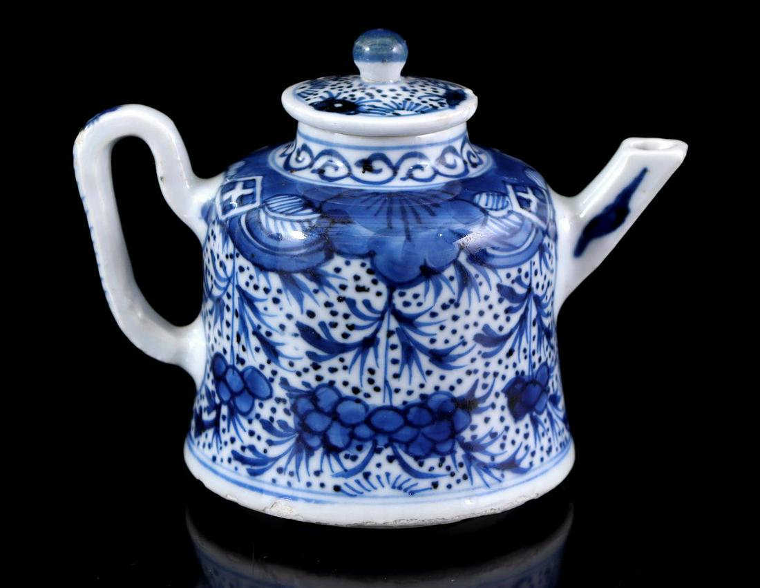 Porcelain bell-shaped teapot (1 of 6)