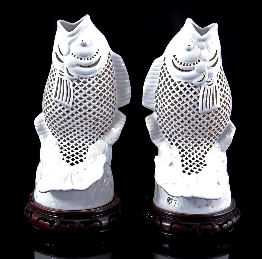 2 porcelain table lamps (1 of 1)