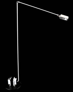 Tommaso Cimini: Tommaso Cimini (1947-1997)White adjustable floor lamp, design Tommaso Cimini for Lumina, model 'Daphine', Italy design year 1975, later version, ca. 95 cm high