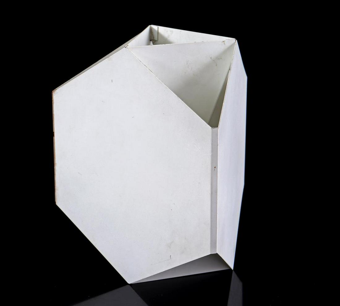 Ole Panton: Ole Panton (1938-)Minimalist white metal wall lamp, design Ole Panton for Lyfa, model 'Seks-Tre', Denmark 1960s, stickered on the inside, 25 cm high