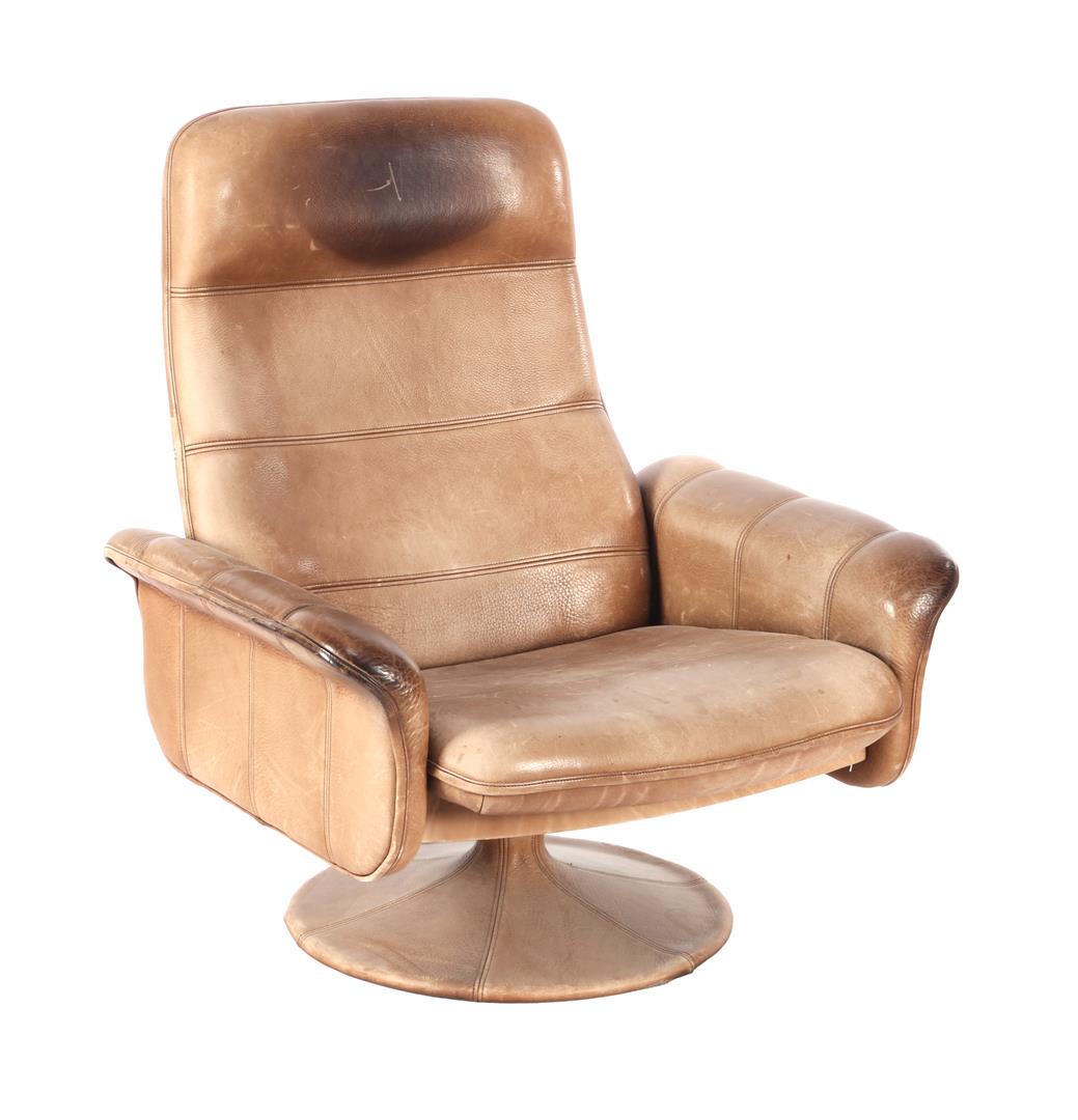 De Sede: Leather De Sede swivel armchair, model 'DS 50', Switzerland, second half of the 20th century
