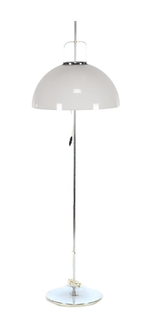 Harvey Guzzini for Meblo: Metal floor lamp with white plastic shade, manufactured by Harvey Guzzini for Meblo (Yugoslavia), model 'Lucerna', stickered, Italy 1970s, approx. 160 cm high