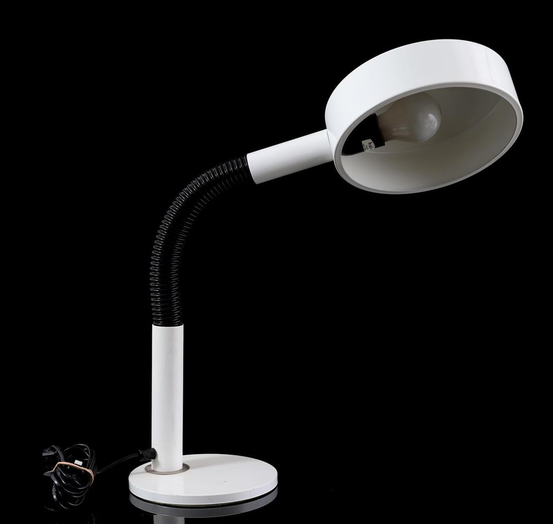 Hala Zeist: Adjustable white metal desk lamp, Hala Zeist, Netherlands 1970s, 40 cm high
