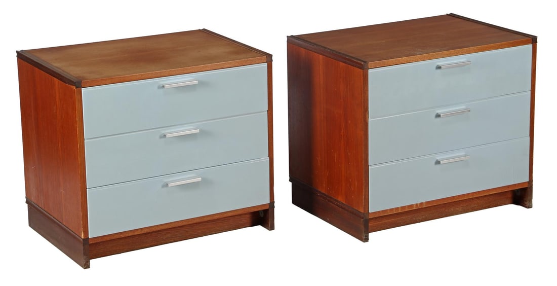 Cees Braakman: Cees Braakman (1917-1995)2 teak veneer and blue lacquered 3-drawer cabinets, design by Cees Braakman, executed by Pastoe, part of the 'Good Living series', Dutch design from the 1960s, 55 cm high, 62