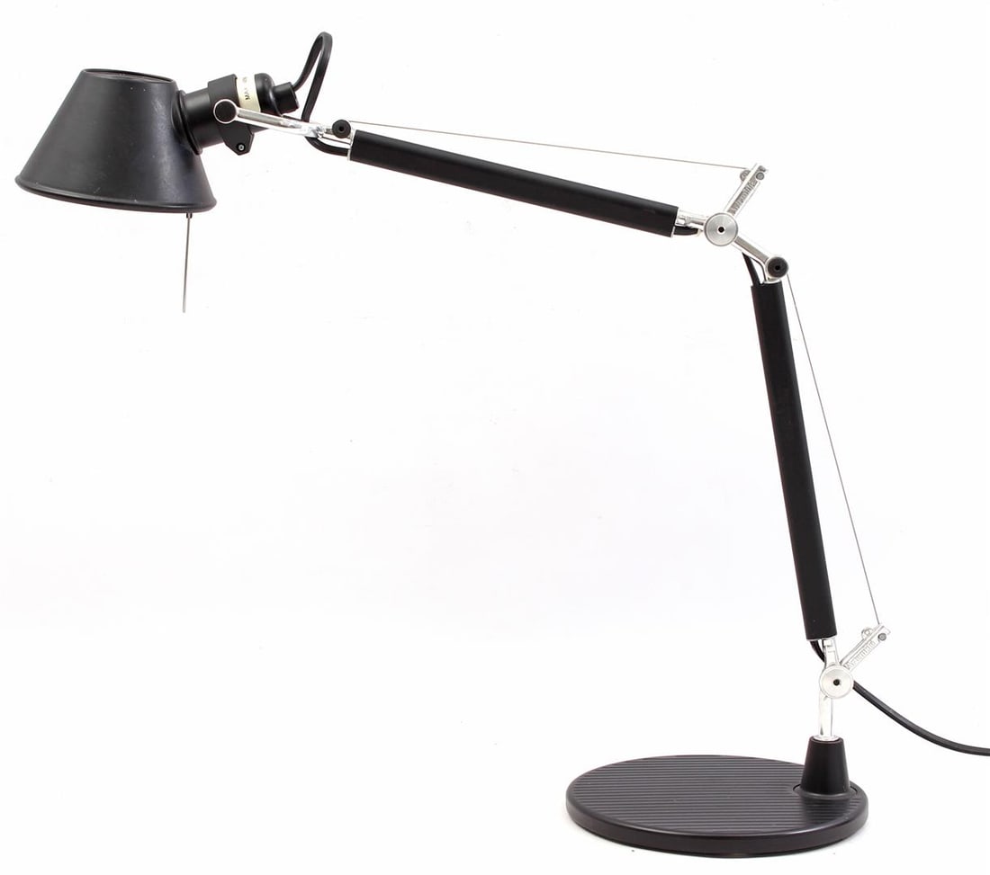 Artemide lamp: Metal and aluminum adjustable table lamp, design M. de Lucchi and G. Fassina for Artemide, model 'Tolomeo micro', Italy 1980s, in 90 degree angle 37 cm high