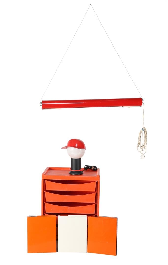 Lot mid-century furniture: Lot mid-century b.u. 6-drawer plastic cabinet design Jean Pol Emonds-Alt, plastic lamp design Giugiaro executed by Bilumen model 'Cap', tube hanging lamps 3 plastic bedside tables
