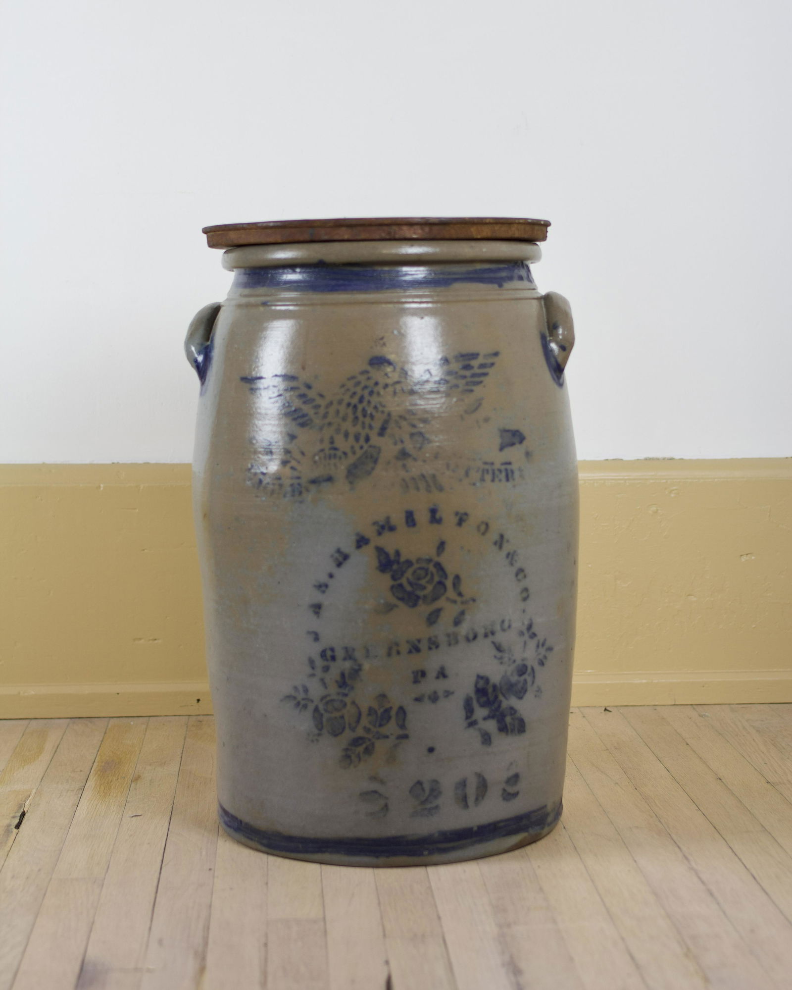 LARGE DECORATED STONEWARE CROCK. (1 of 4)