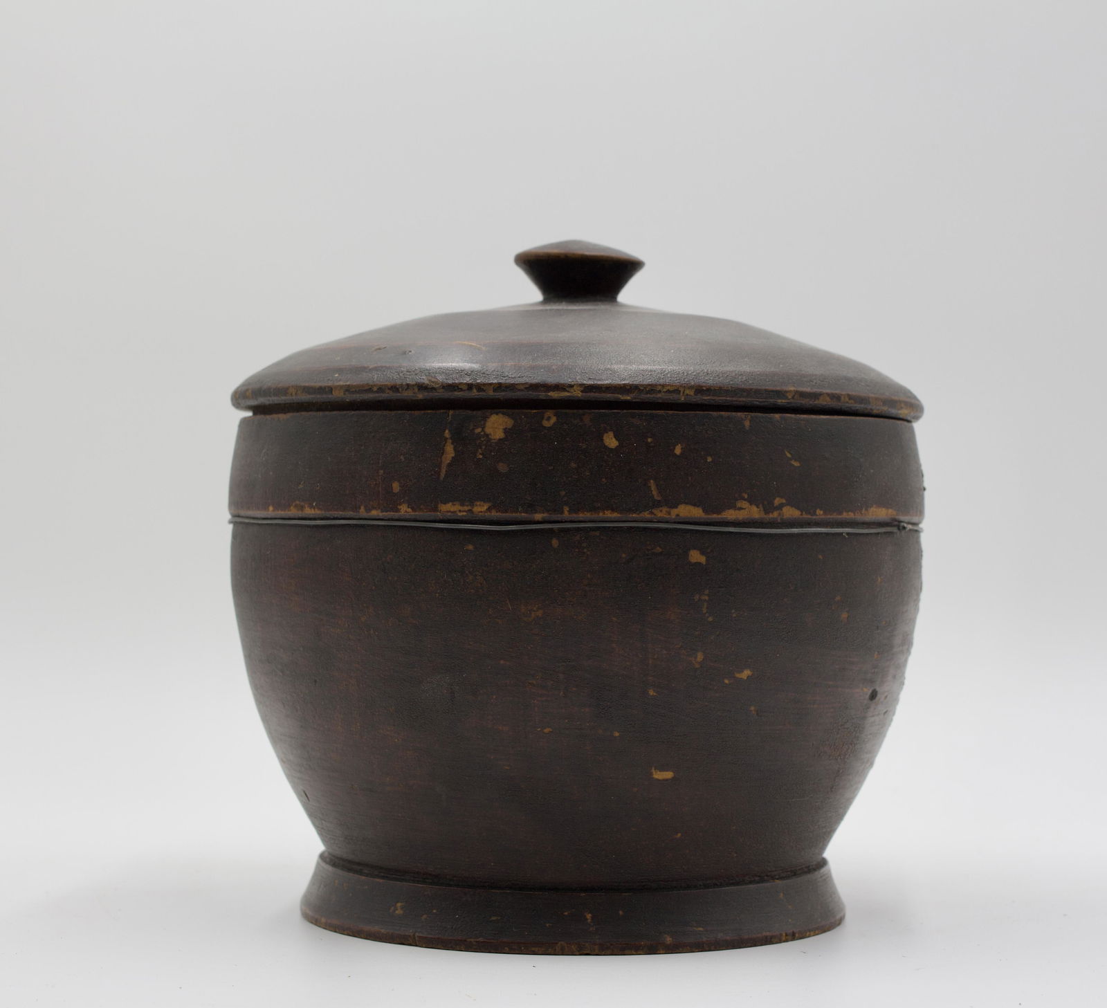 PAINT DECORATED TREENWARE STORAGE CONTAINER (SUGAR) WITH FITTED COVER. (1 of 3)