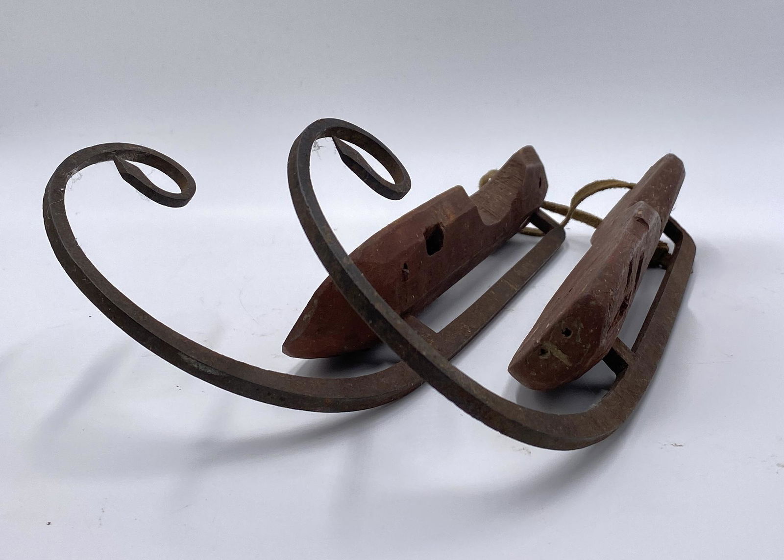 ICE SKATES WITH SNAKE HEADS. (1 of 2)