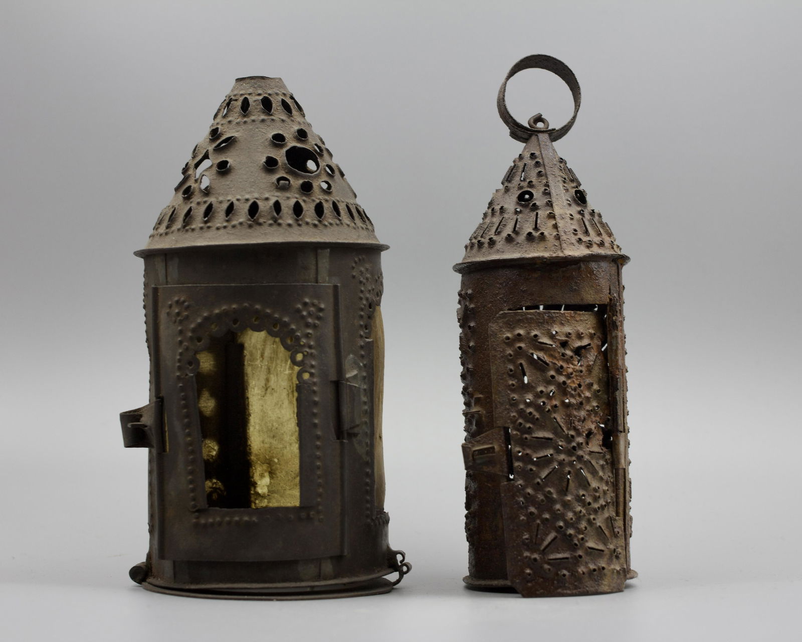 TWO MINIATURE CANDLE LANTERNS. (1 of 4)