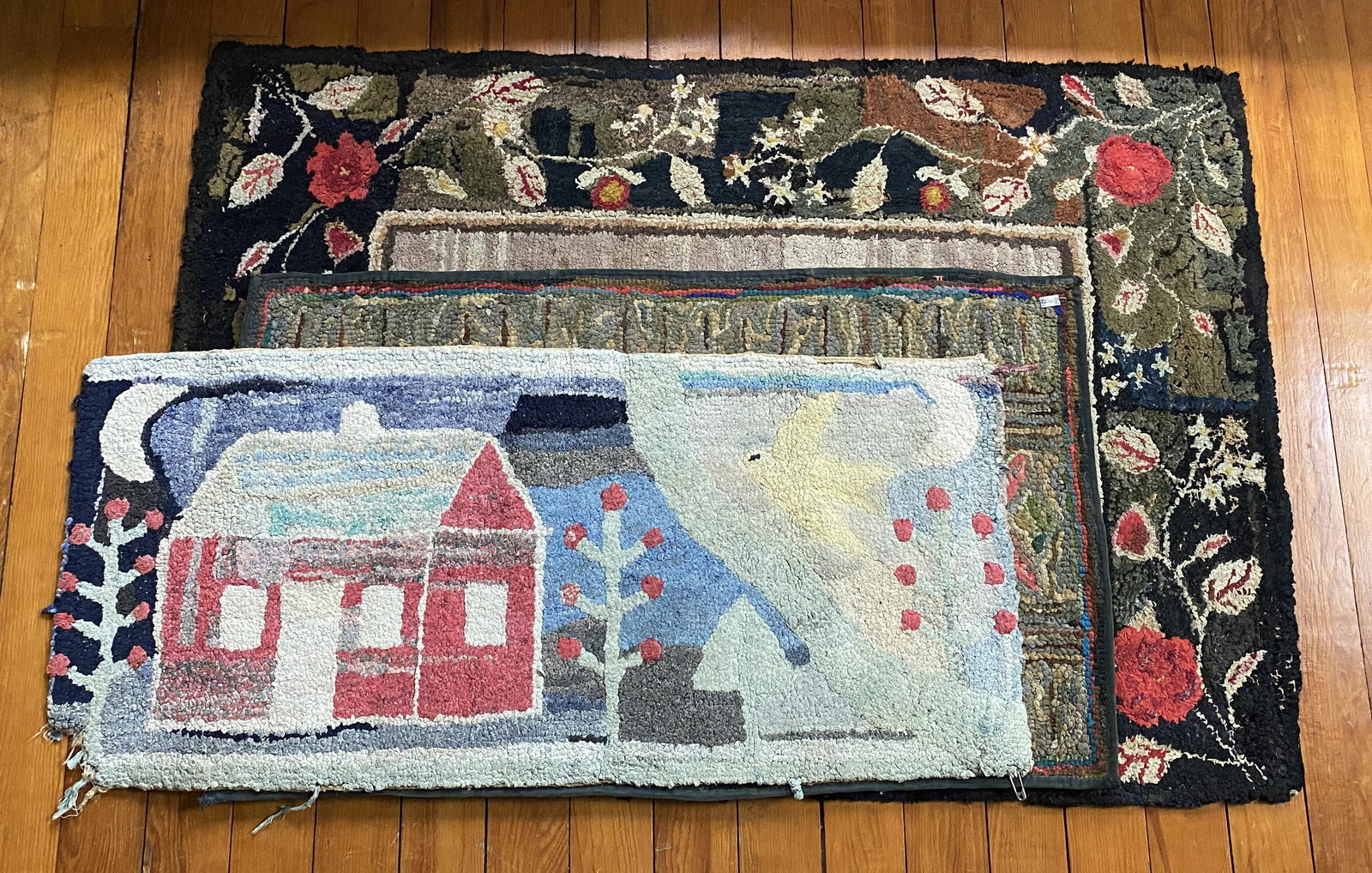 GROUP OF FOLK ART HOOKED RUGS. (1 of 4)