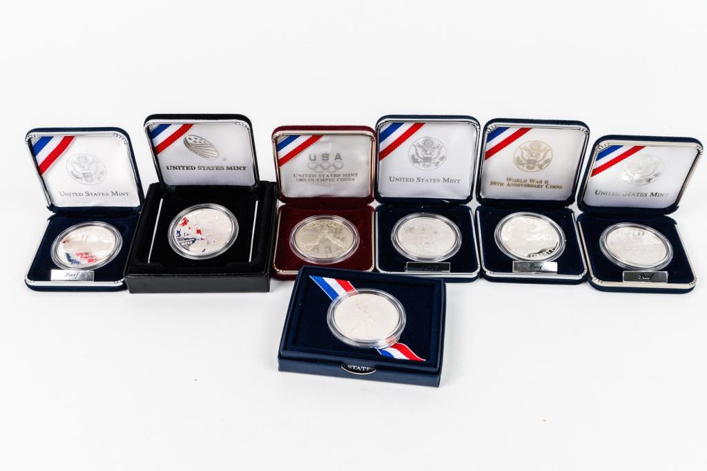 GROUP OF AMERICAN COINS.: 20th & 21st Century. Including: 1995 World War II 50th Anniversary Silver Dollar Proof Coin in original velvet case; 2016 Mark Twain Commemorative Silver Dollar Proof Coin in original velvet case; 200
