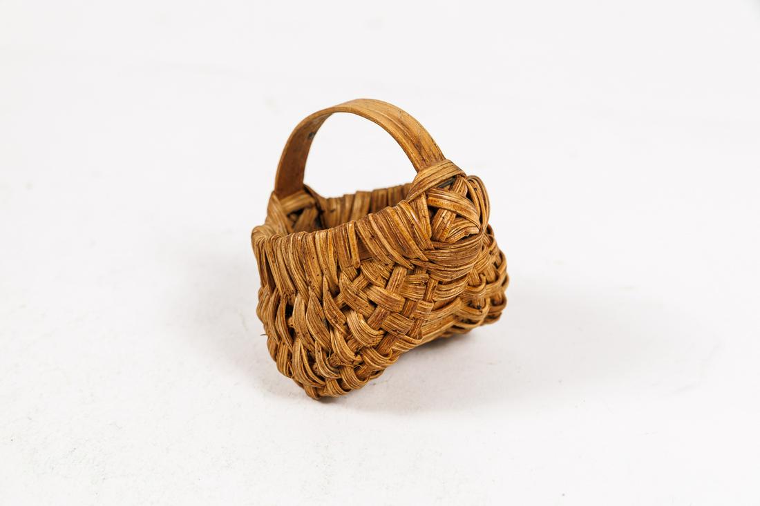 FINE MINIATURE BUTTOCKS BASKET.: American, 19th Century. Nice, dry surface. 2"h. 2.25"w.