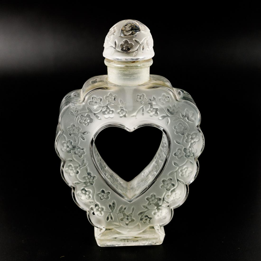 ART GLASS PERFUME BOTTLE BY LALIQUE.: France, 20th Century. "Coeur Joie" by Nina Ricci.