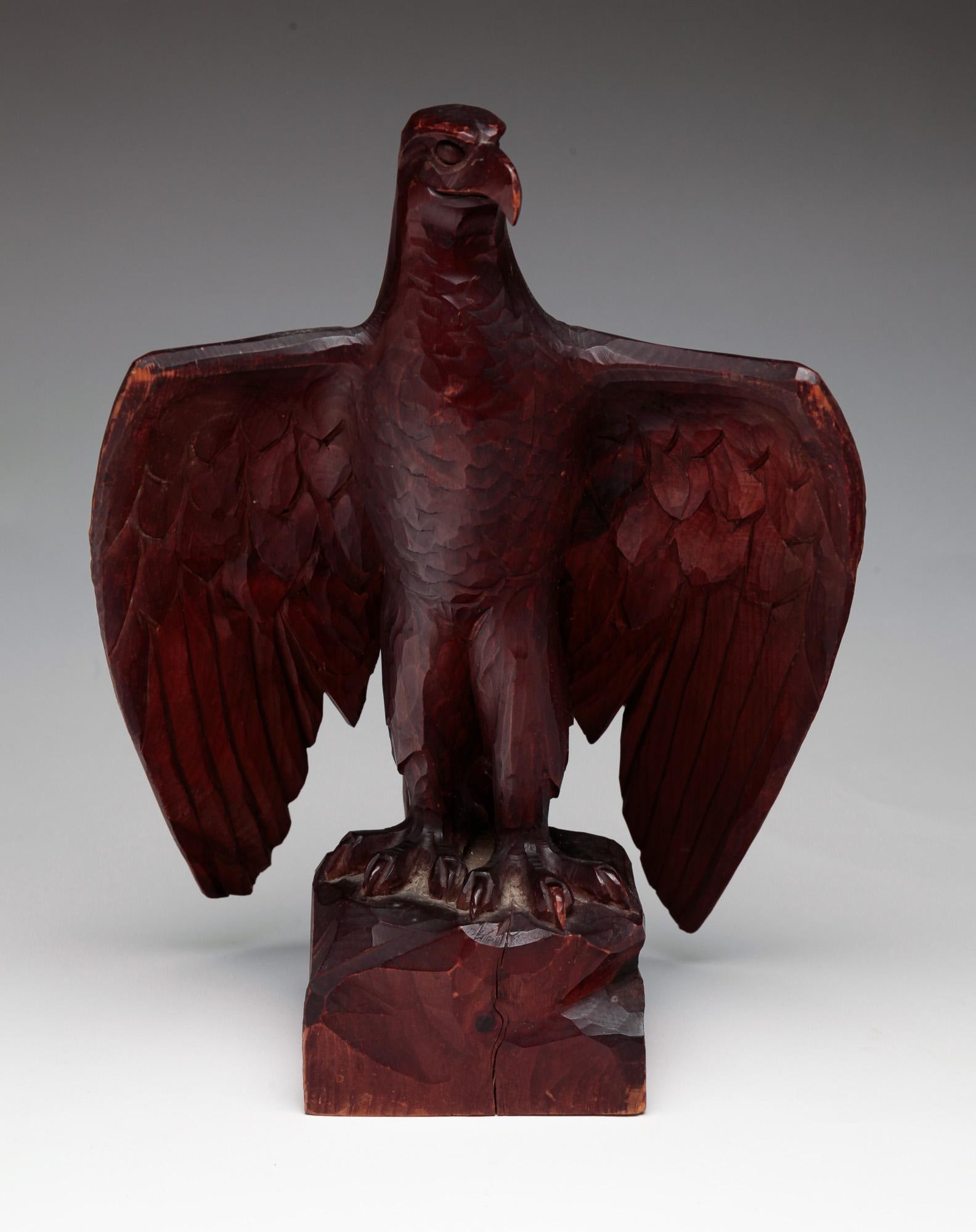 FOLK ART EAGLE CARVING. (1 of 3)