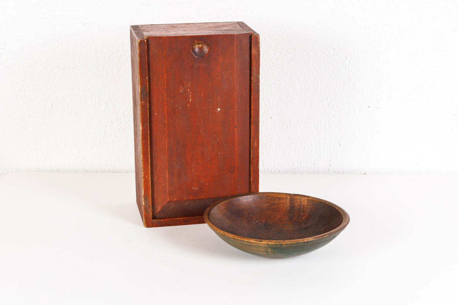 CANDLEBOX AND BOWL BOTH IN ORIGINAL PAINT. (1 of 8)