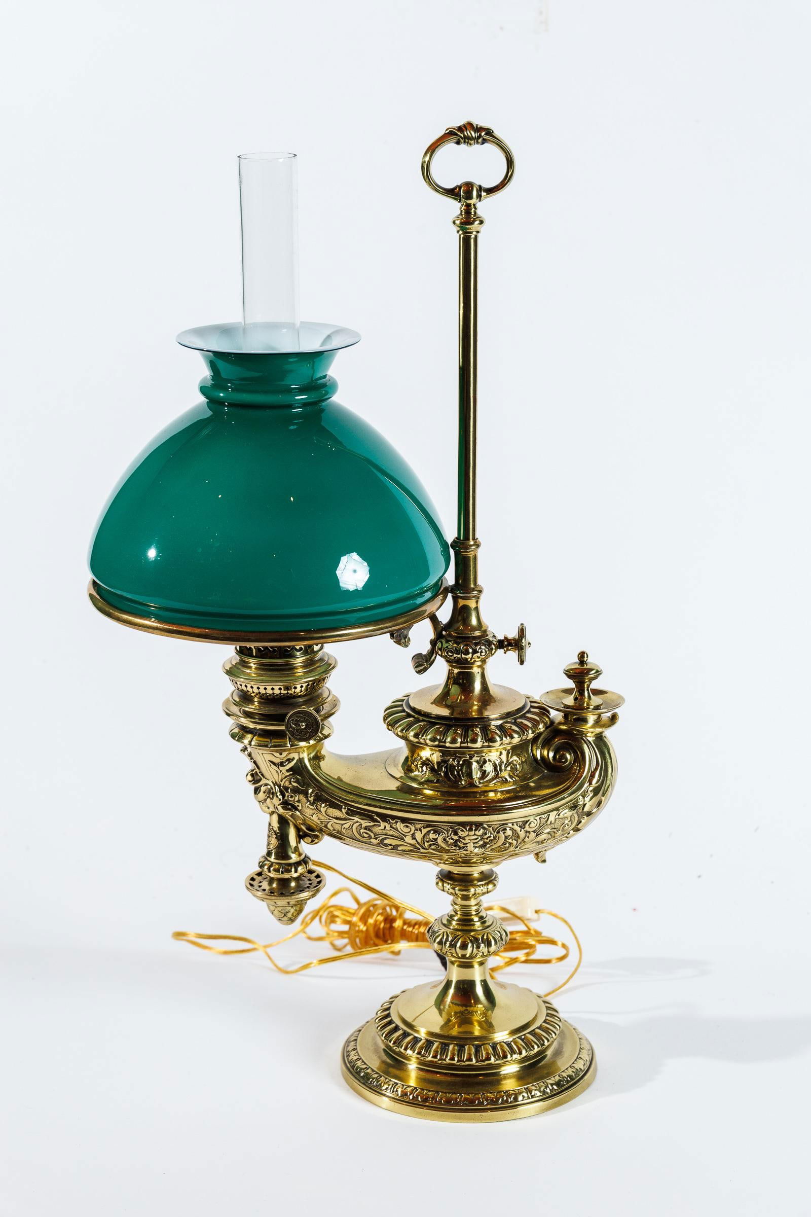 HARVARD STUDENT LAMP. (1 of 8)