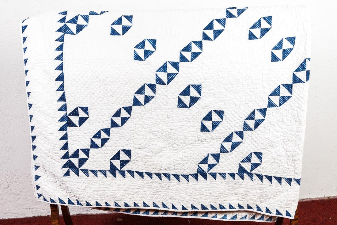 PENNSYLVANIA DUTCH QUILT. (1 of 9)