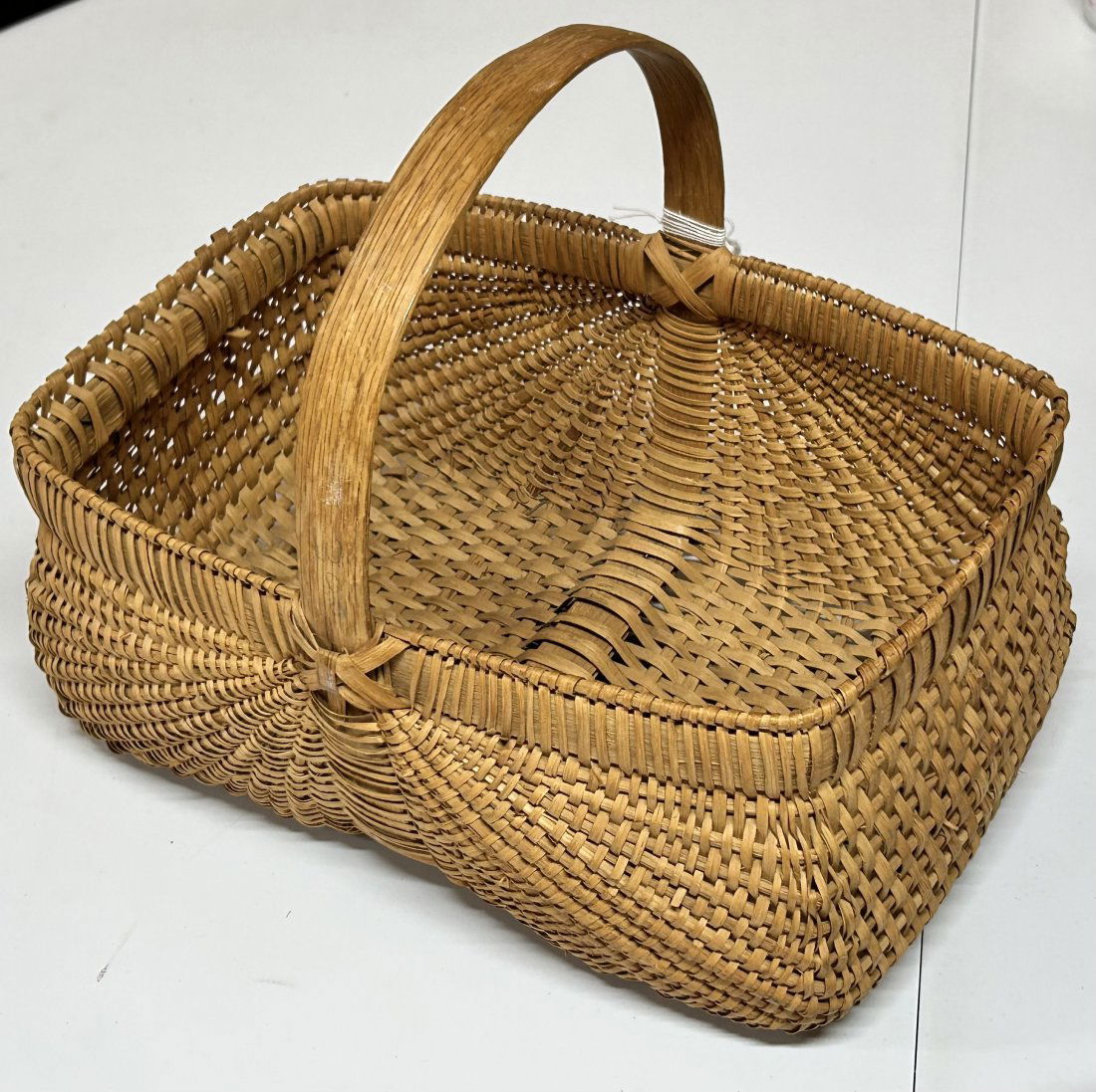 WHITE OAK SPLINT RECTANGULAR BASKET WITH HANDLE. (1 of 5)