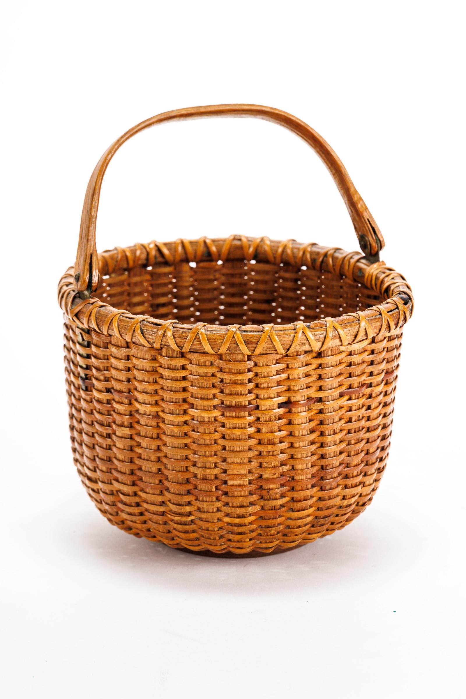 WOOD BOTTOM BASKET.: American, 20th Century. Attached handle. 8.5"h. 7"d.