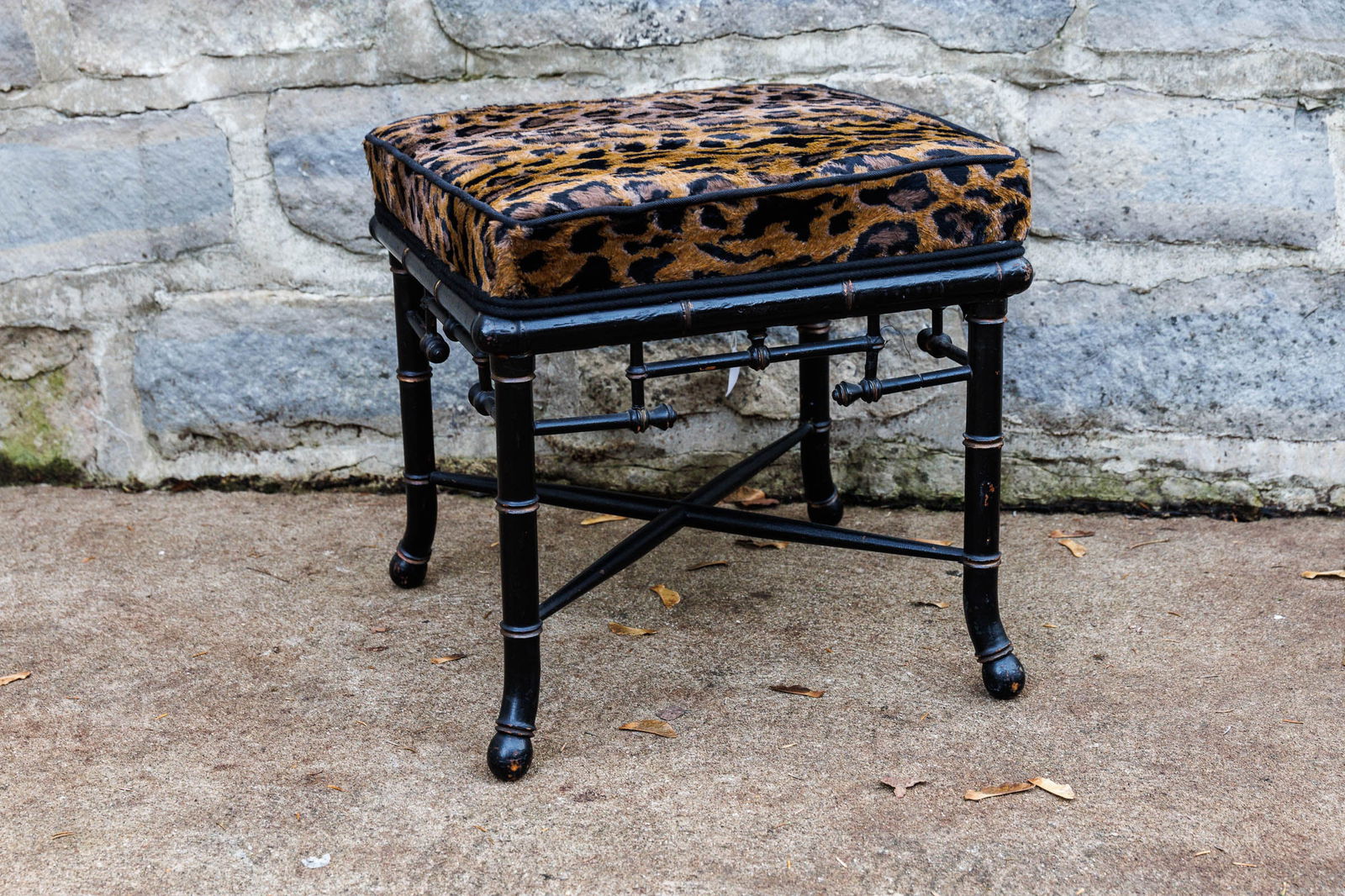 VICTORIAN VANITY STOOL. (1 of 8)