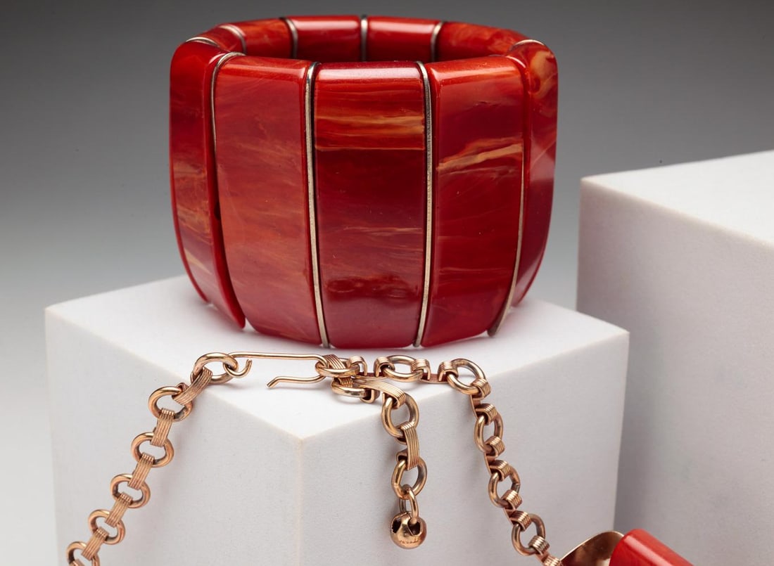 ART DECO BAKELITE NECKLACE AND BRACELET. (1 of 3)