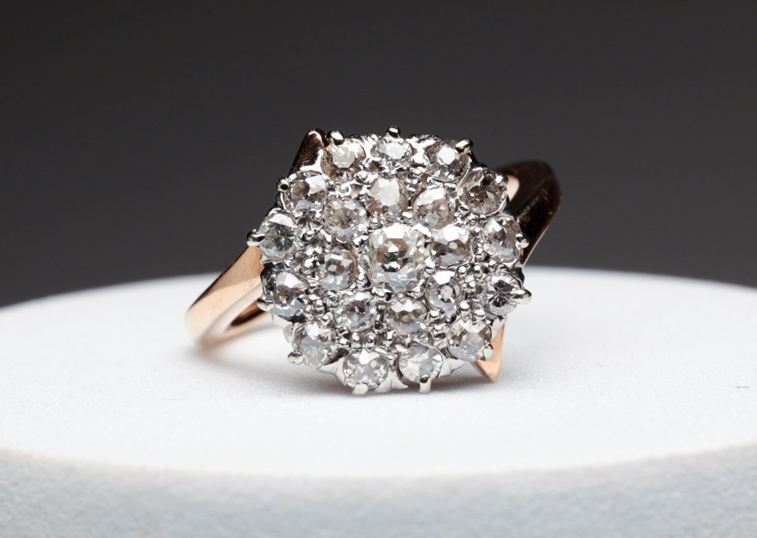 ANTIQUE DIAMOND CLUSTER RING. (1 of 4)