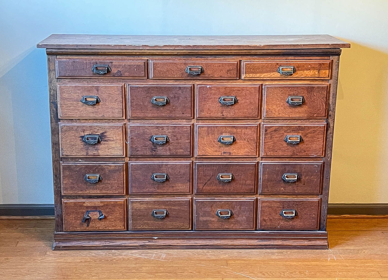 STORE COUNTER CASE OF DRAWERS. (1 of 5)