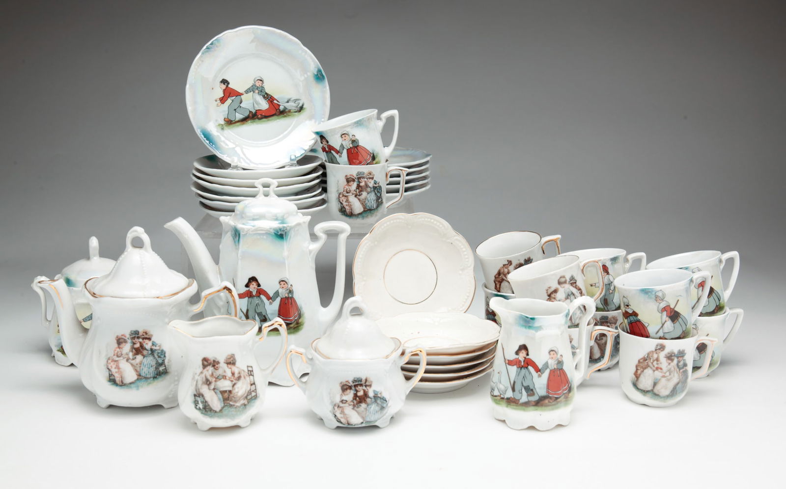 TWO DOLL SIZE CHINA TEASETS. (1 of 5)