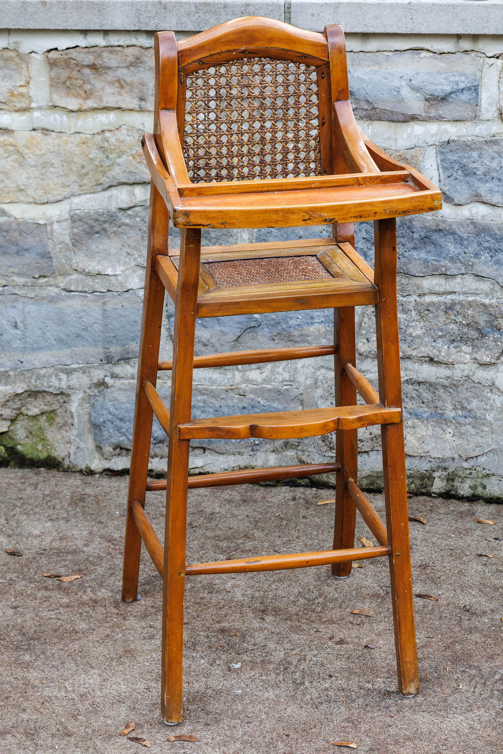 CHILDS HIGH CHAIR. (1 of 10)