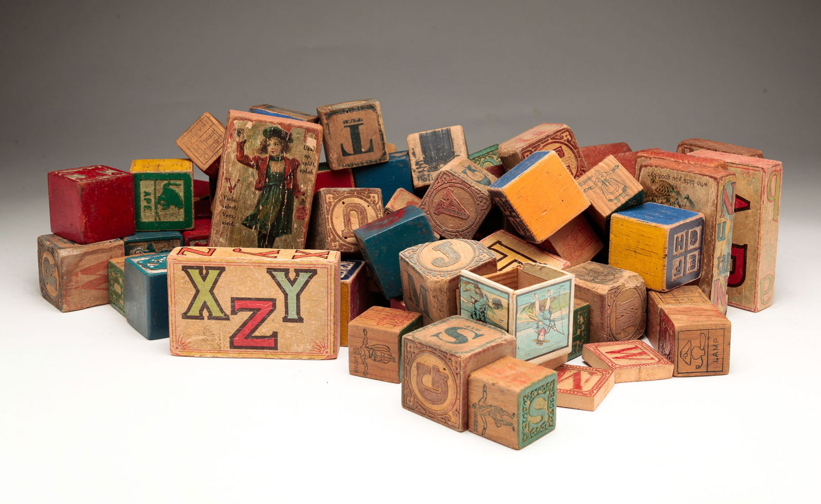 LARGE GROUP OF CHILDREN'S BLOCKS. (1 of 3)