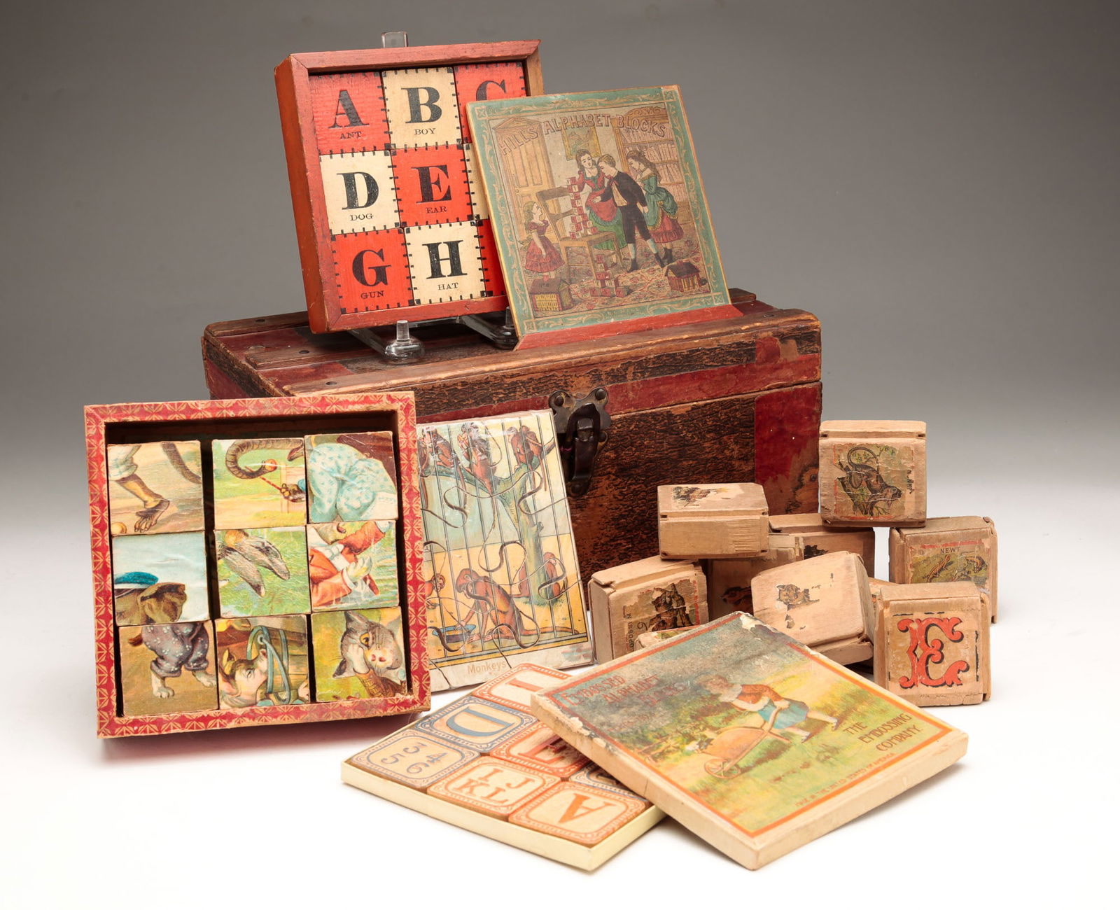 GROUP OF CHILDREN'S BLOCKS AND A DOLL TRUNK. (1 of 5)