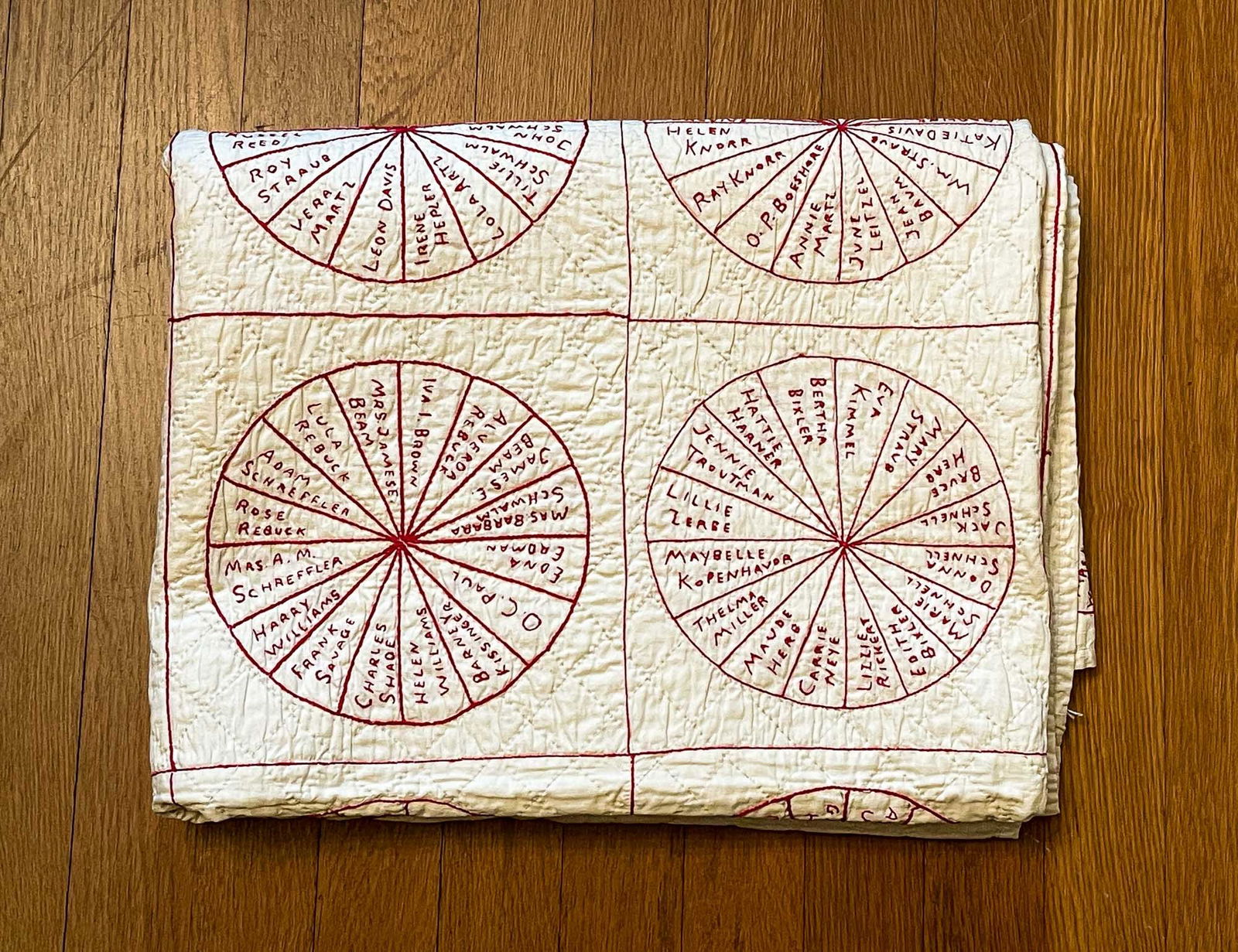 EMBROIDERED FRIENDSHIP QUILT. (1 of 4)