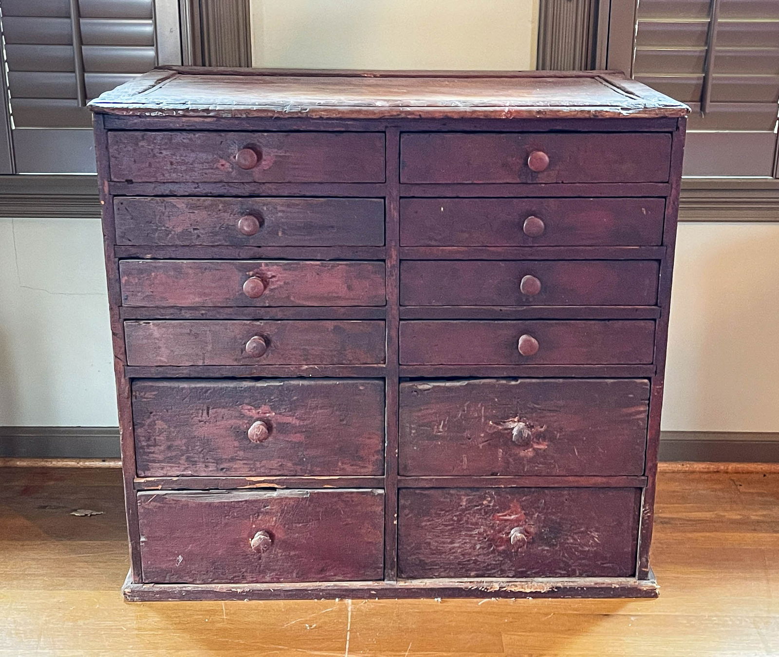 COUNTRY PAINTED CASE OF DRAWERS. (1 of 4)