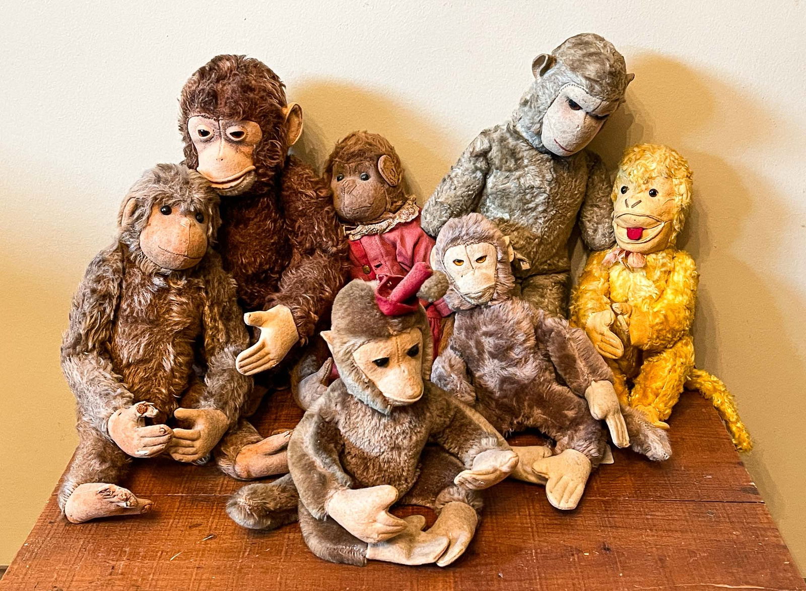 SEVEN STUFFED MONKEY TOYS. (1 of 3)