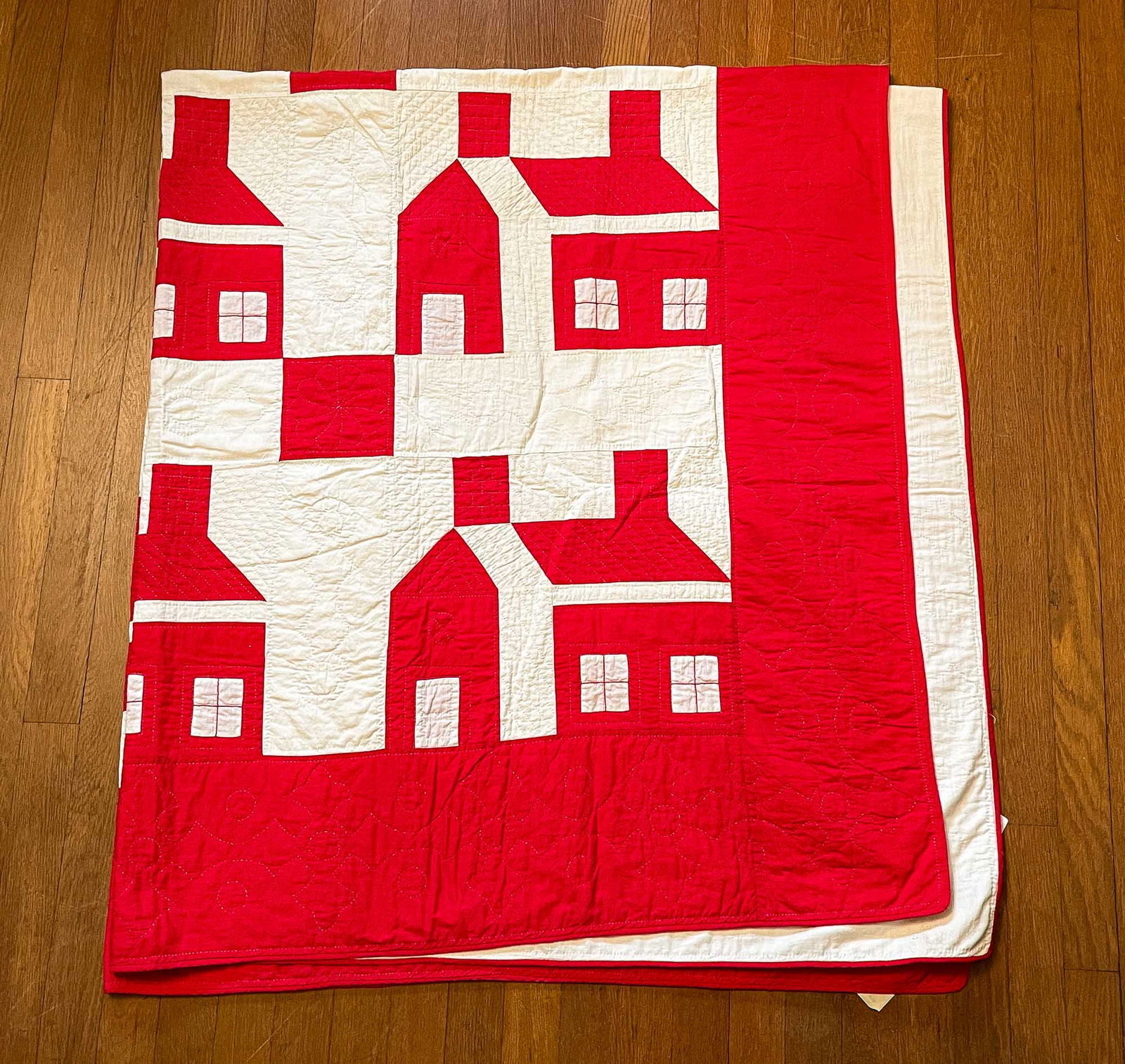 PIECE WORK "SCHOOL HOUSE" PATTERN QUILT. (1 of 2)