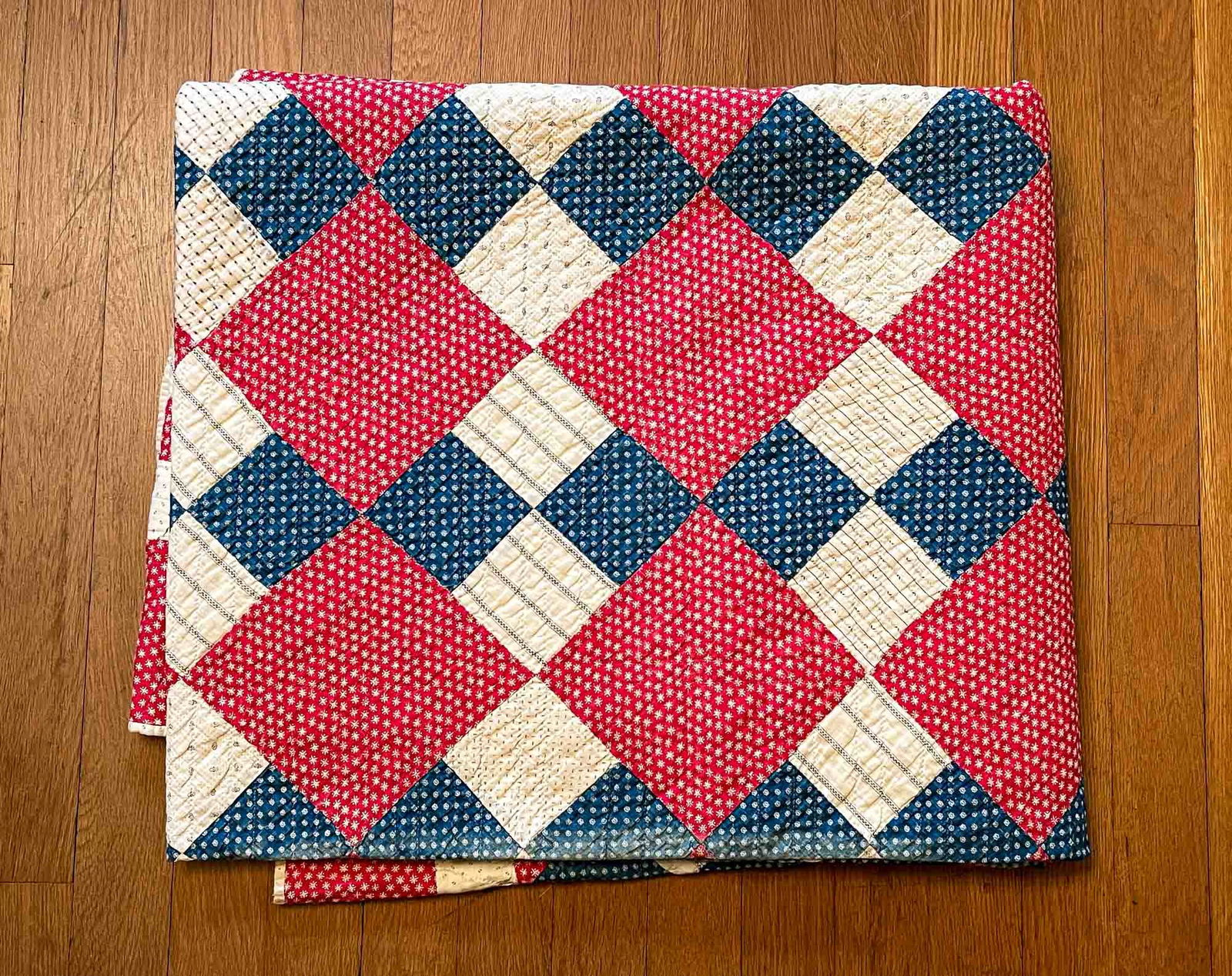 PIECEWORK QUILT. (1 of 3)