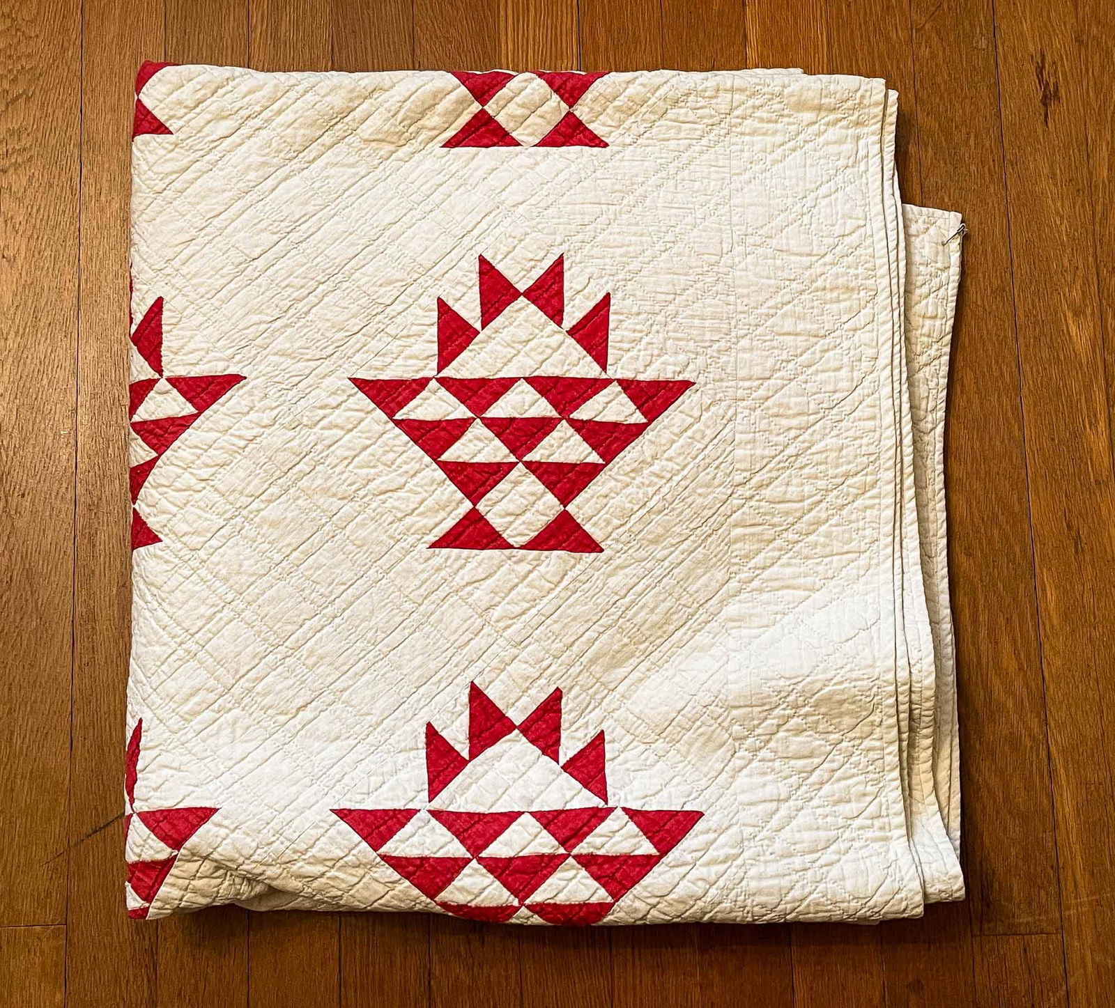 PIECEWORK QUILT. (1 of 2)