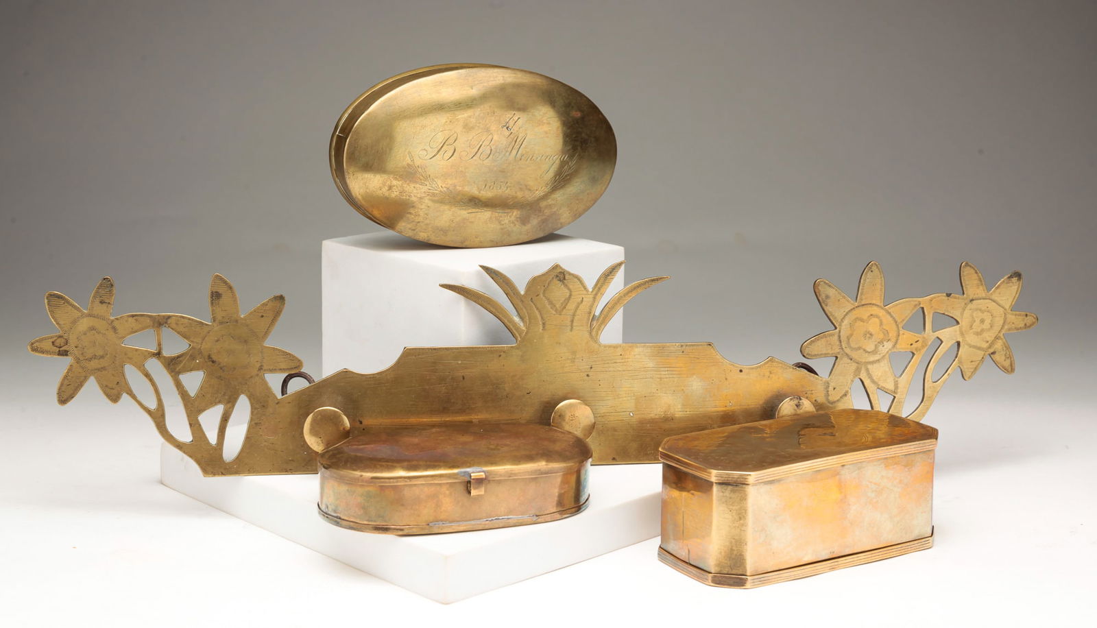 FOUR BRASS PIECES. (1 of 7)