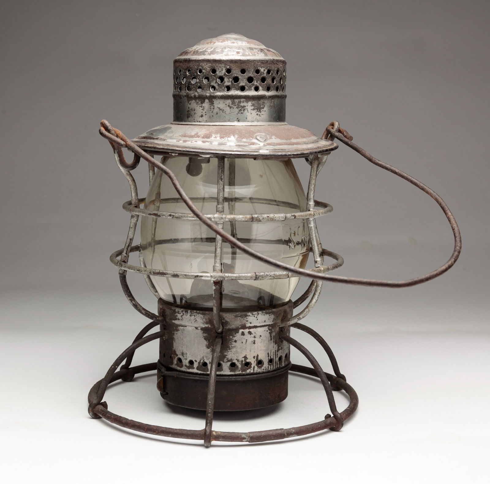 SOO LINE RAILROAD LANTERN. (1 of 6)
