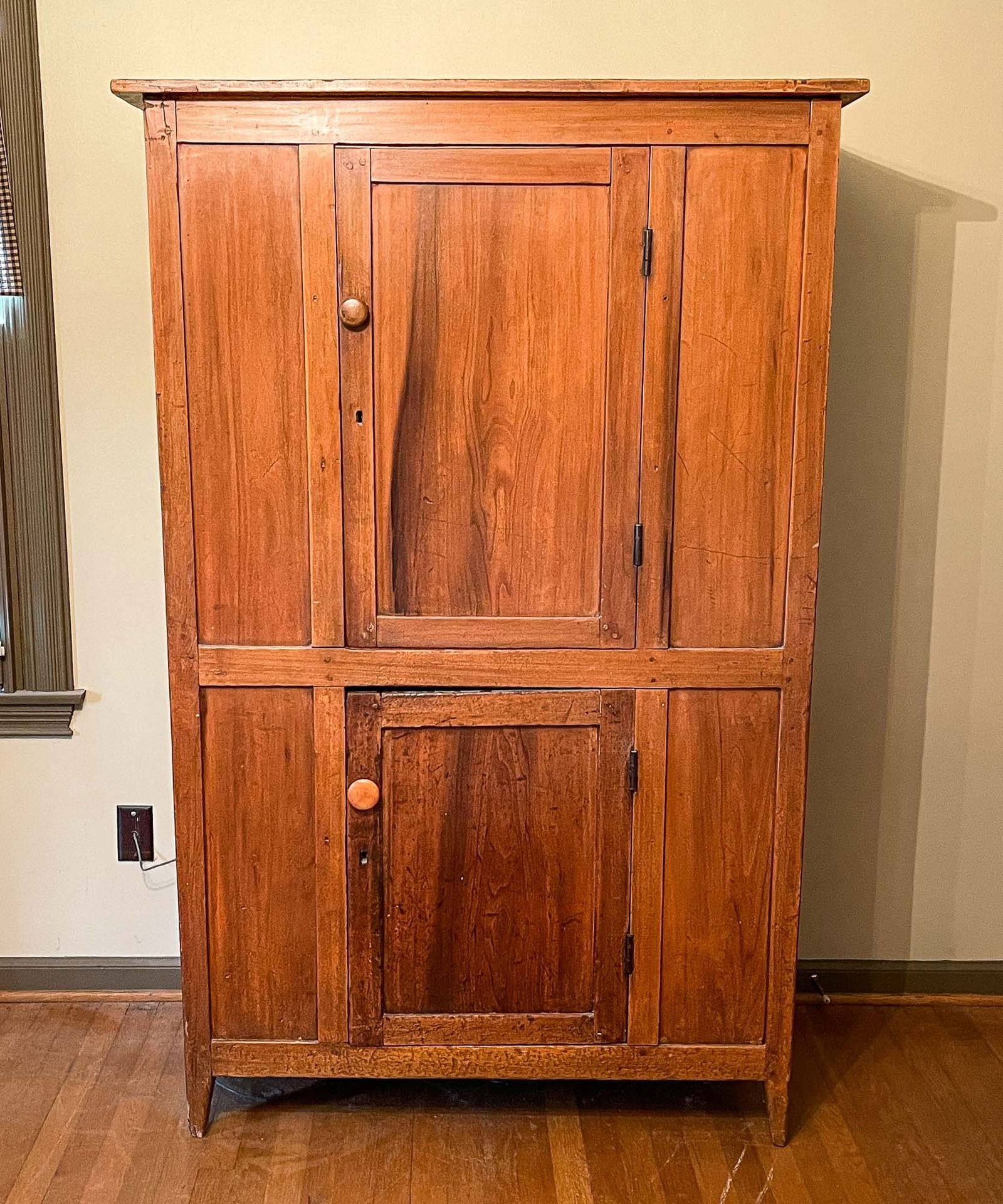 FLAT WALL CUPBOARD. (1 of 2)