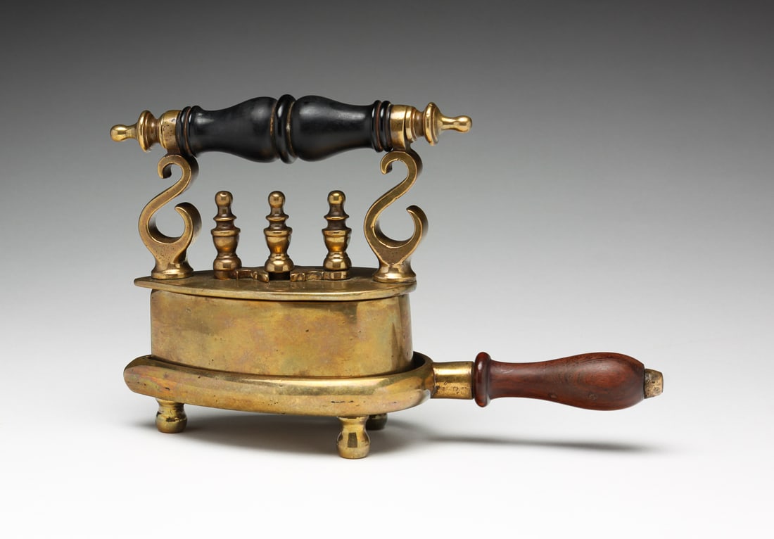 RARE BRASS CHILD SIZE SAD IRON AND TRIVET. (1 of 7)