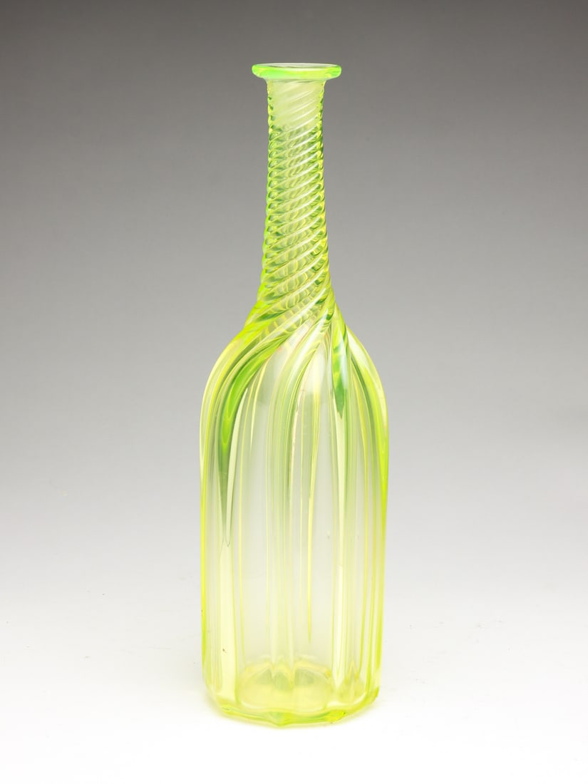 CANARY BLOWN PILLAR MOLD BAR BOTTLE. (1 of 4)