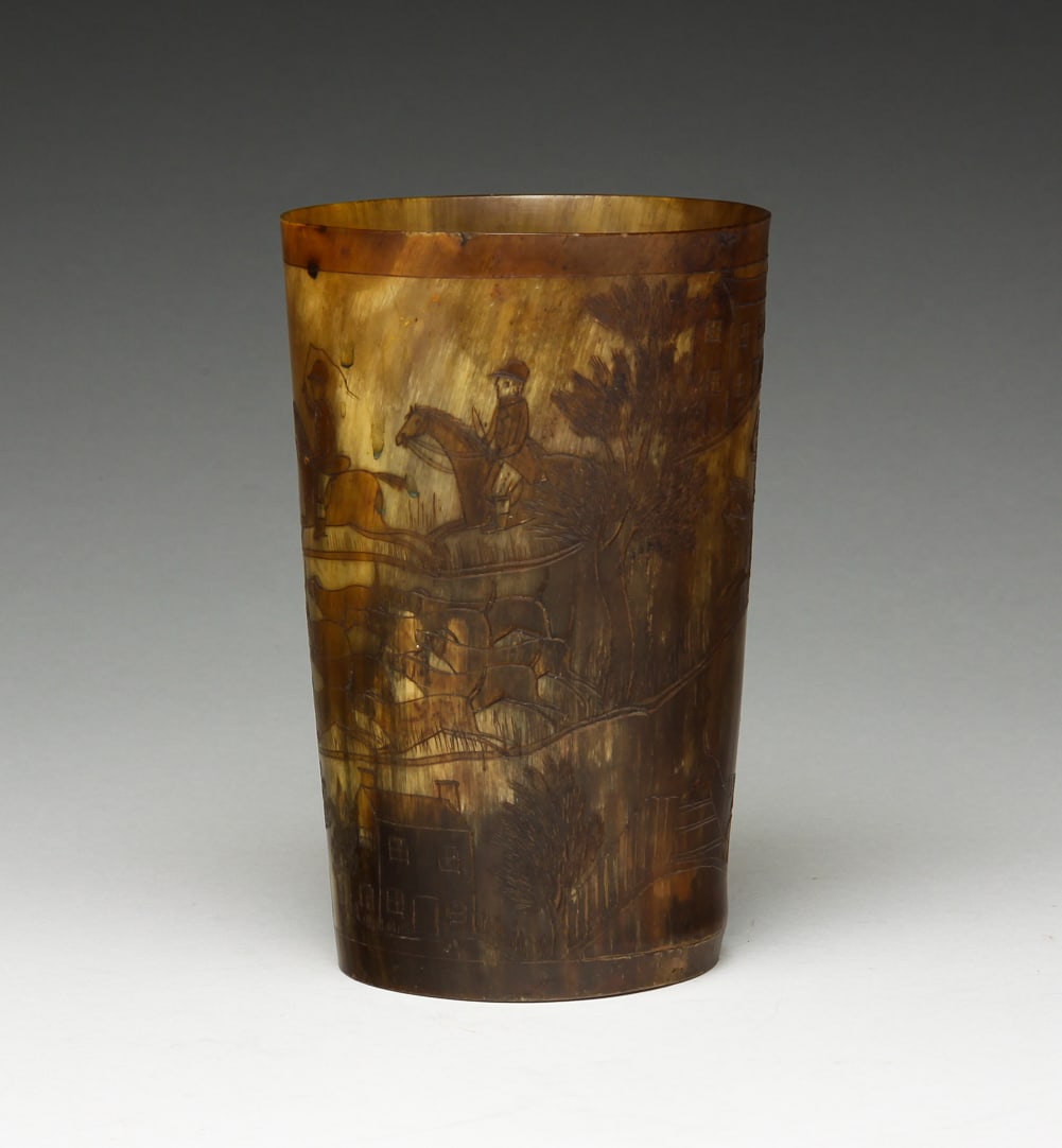 ENGLISH FOX HUNT ENGRAVED HORN CUP. (1 of 6)