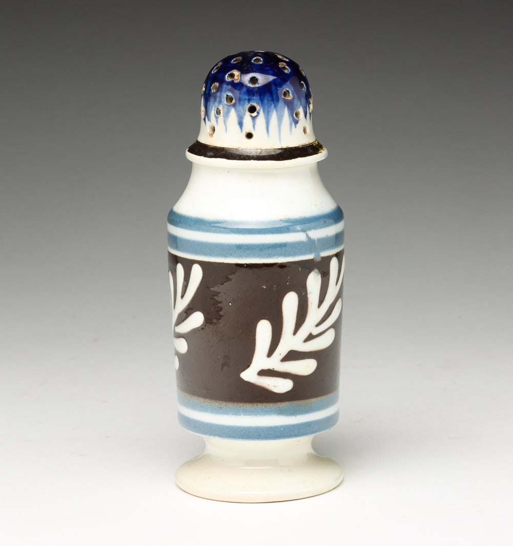 ENGLISH MOCHA PEPPER POT. (1 of 4)